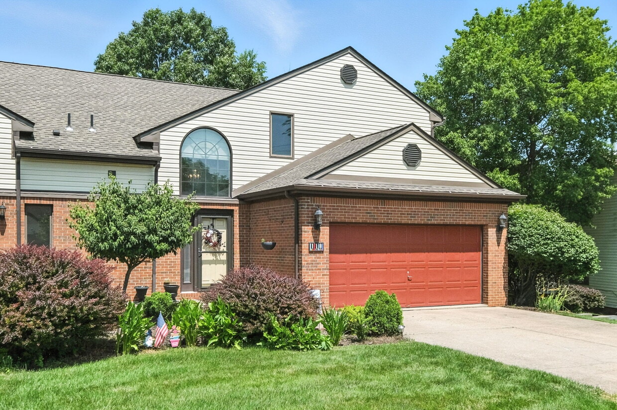 Primary Photo - 118 Trolley Ct