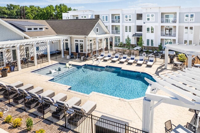 Building Photo - Ascend at Hilltop