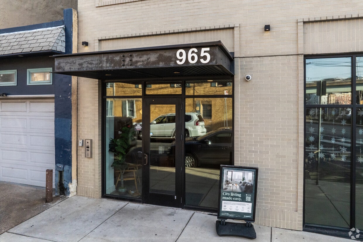 Entrance - 965 Frankford