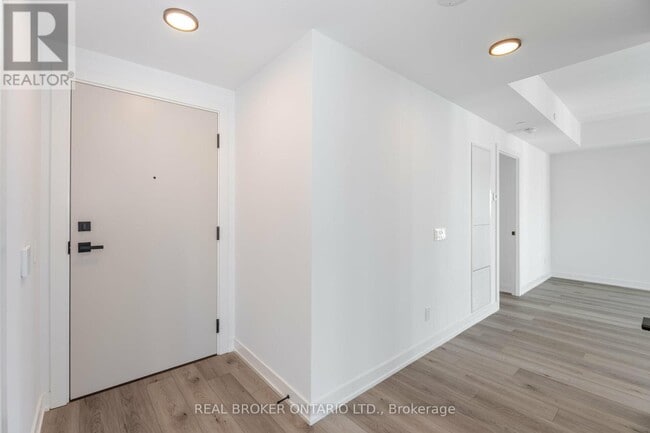 Photo du bâtiment - 327 King St W