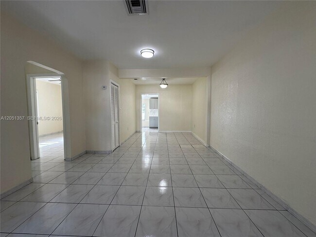 Foto del edificio - 610 NW 23rd Pl