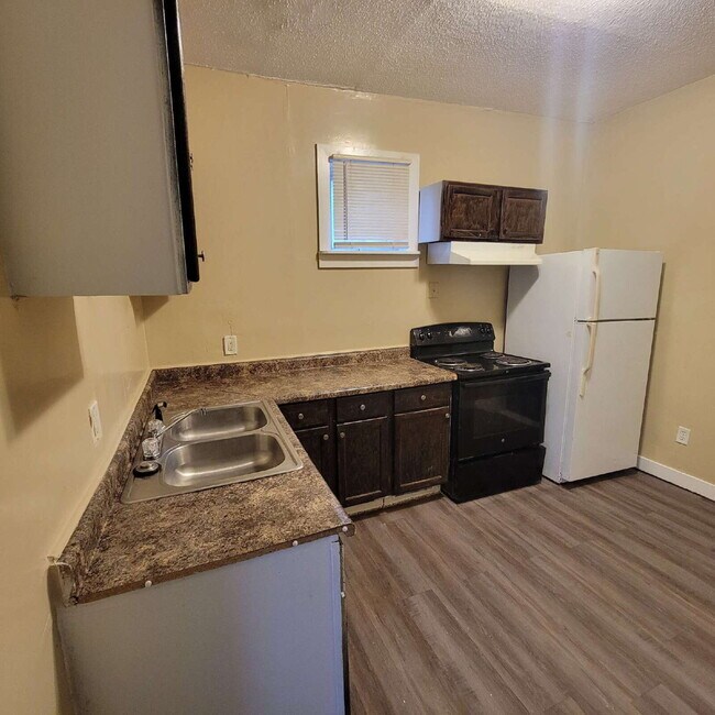 Foto del edificio - Near Eastside 3BR House ready to LEASE!