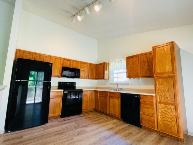 Foto del edificio - Great 3 Bed 2 Bath House with Garage!! Ava...