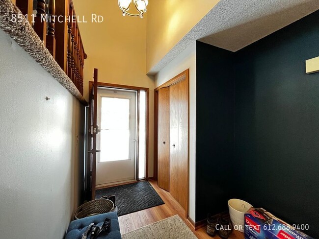 Building Photo - Large 2 Bedroom 2 Bathroom Townhome with 2...