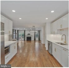 Building Photo - 8501 Enochs Dr