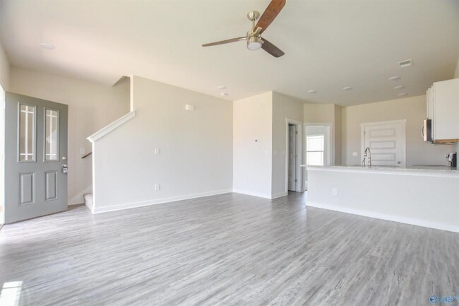 Foto del edificio - 350 Falling Water Ln SW