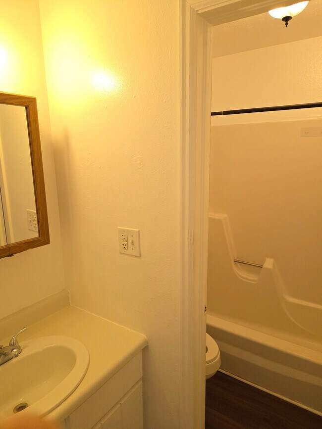 Foto del edificio - 16462 E 13th Pl