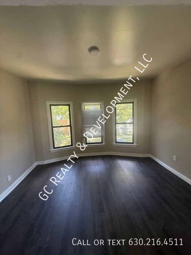 Building Photo - 2835 W 38th Pl