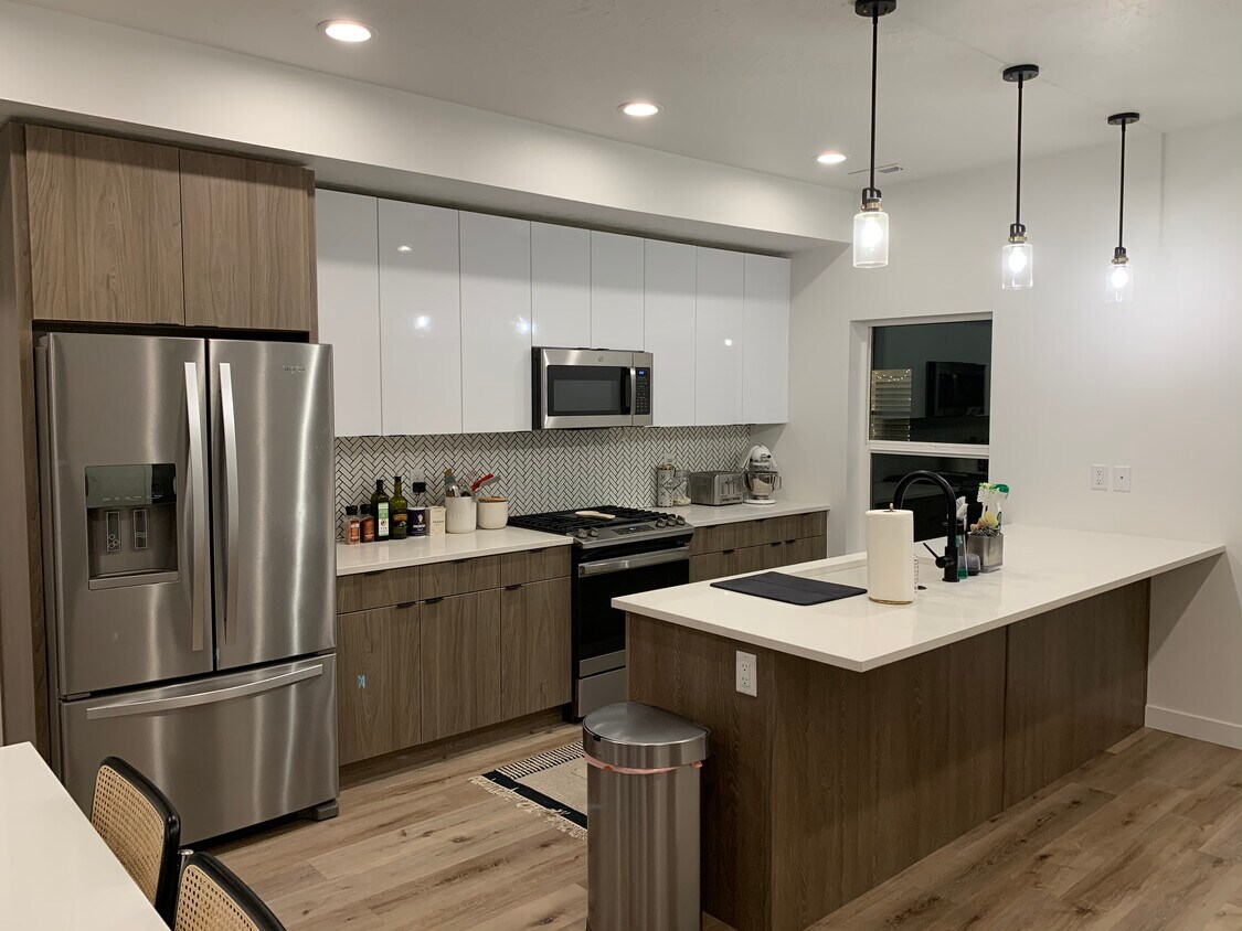 Foto principal - 620 N Orchard Dr