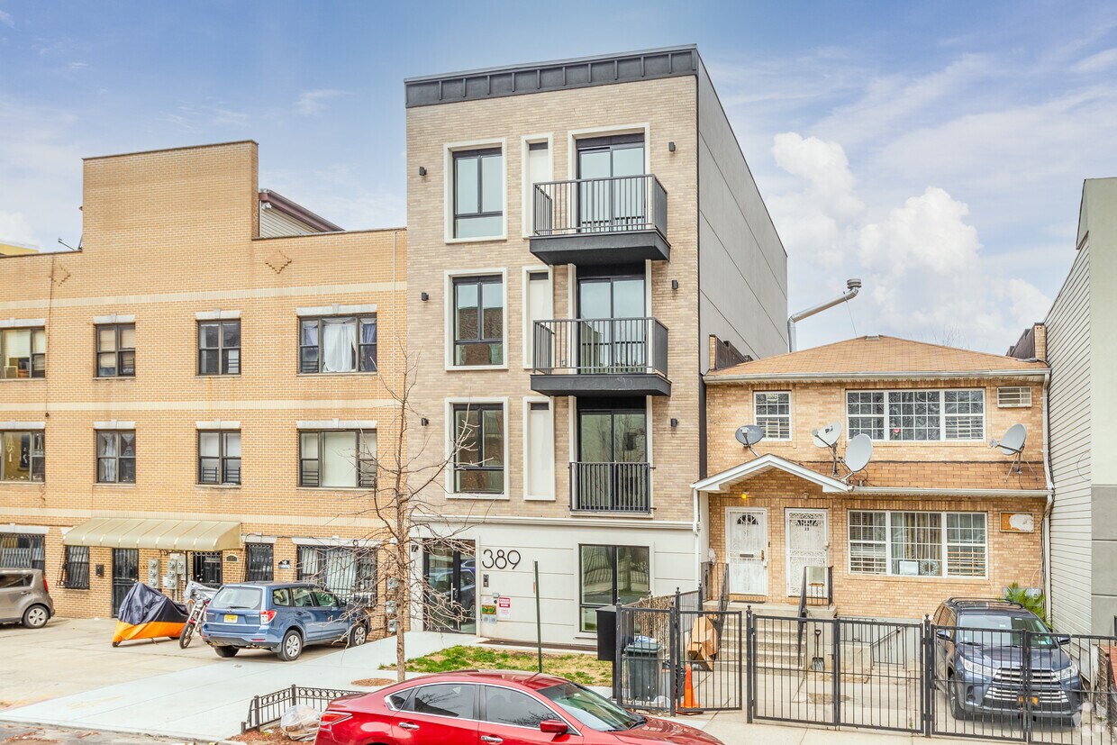 Foto principal - 389 Sumpter St