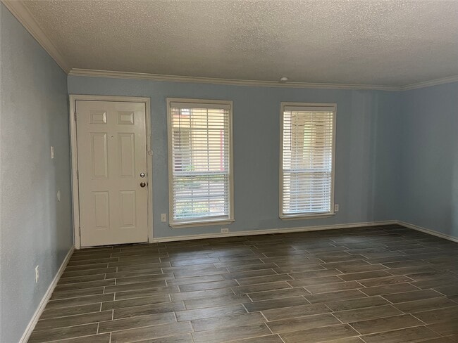 Foto del edificio - 10110 Westview Dr