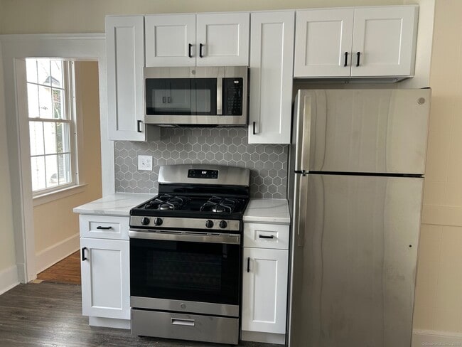 Building Photo - 592 3rd Ave