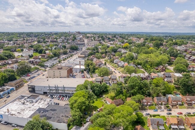 Building Photo - Stunning 2 bedroom home in Dormont available July 1!