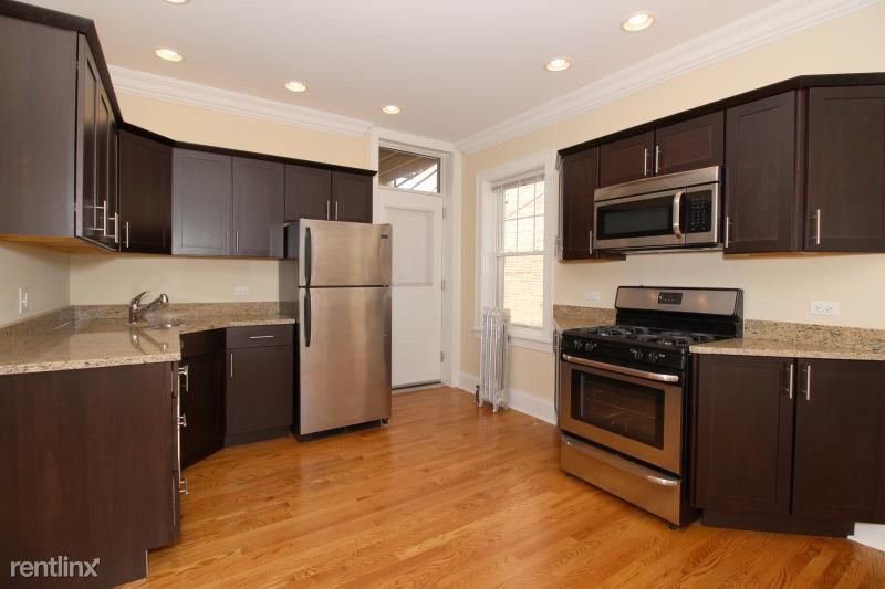 Foto principal - 2600 W Montrose Ave