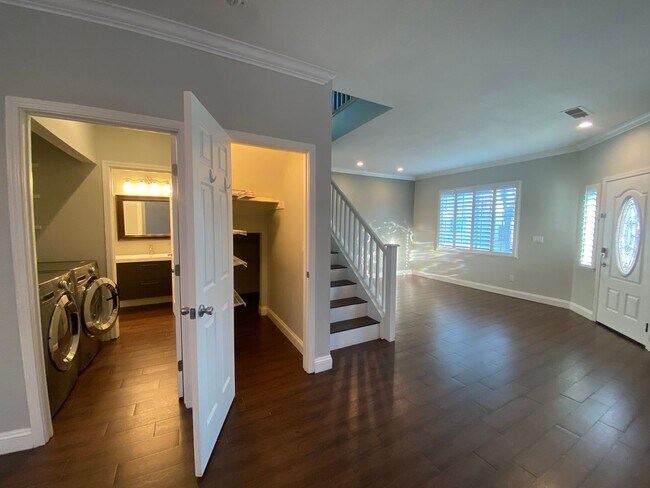 Foto del edificio - Beautiful & Spacious Home with Modern Touches