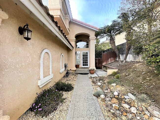 Foto del edificio - Beautiful Single Family home with Large Backyard