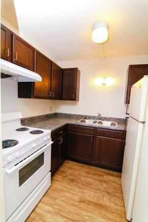 Section 8 Kitchen - Glen Oak Towers