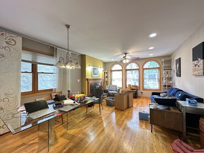 Foto del edificio - 934 W Leland Ave