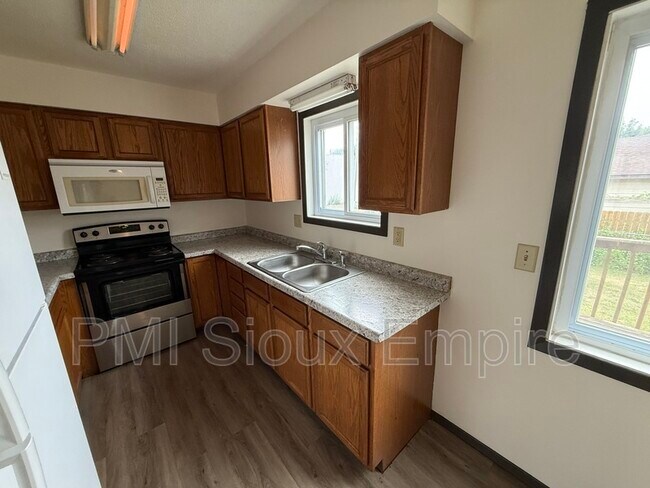 Foto del edificio - 612 E 6th St