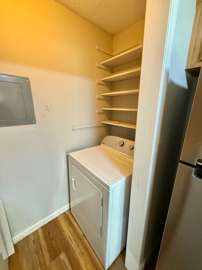 Building Photo - ONE MONTH RENT FREE Fully Renovated 2 Bed, 2 Bath Condo in South Charlotte