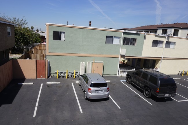 Building Photo - 14015 S Budlong