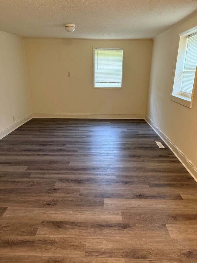 Foto del edificio - 3bed 1.5 bathroom house.