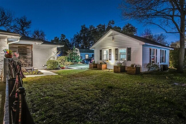 Building Photo - 639 Devonshire Dr