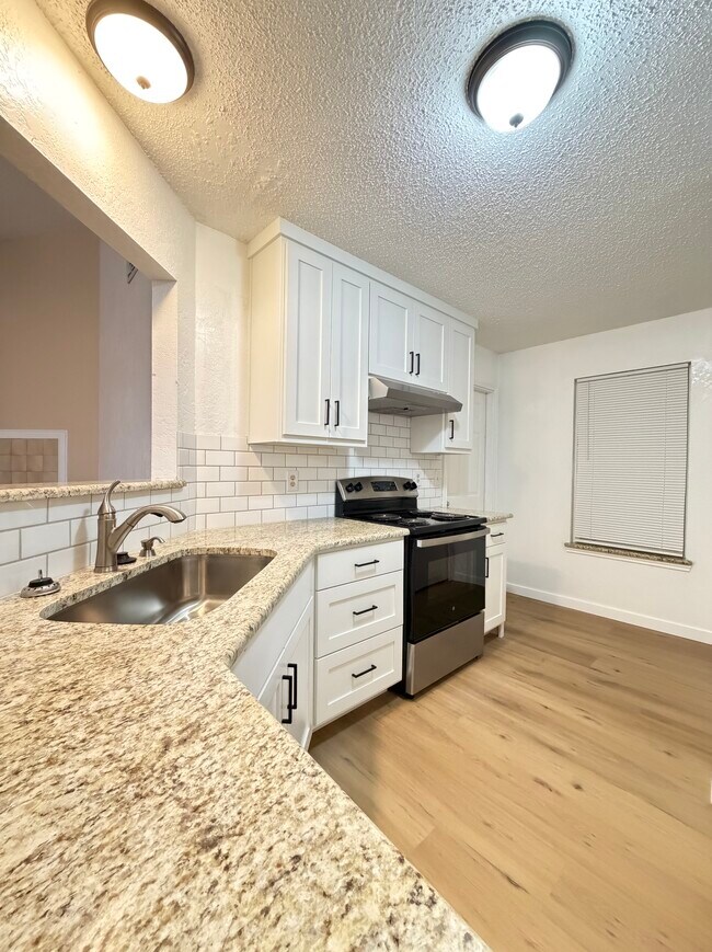 Foto del edificio - 1910 Dickens Dr