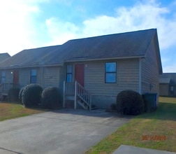 Building Photo - 220 Wyndham Cir