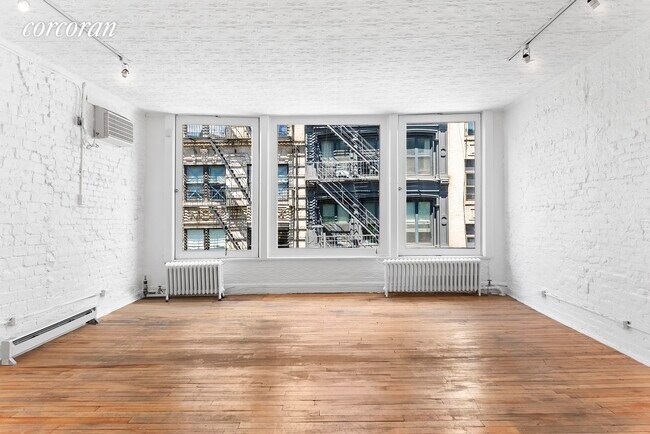 Building Photo - 150 Spring St