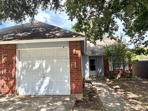 Building Photo - 9221 Shadow Crest Dr