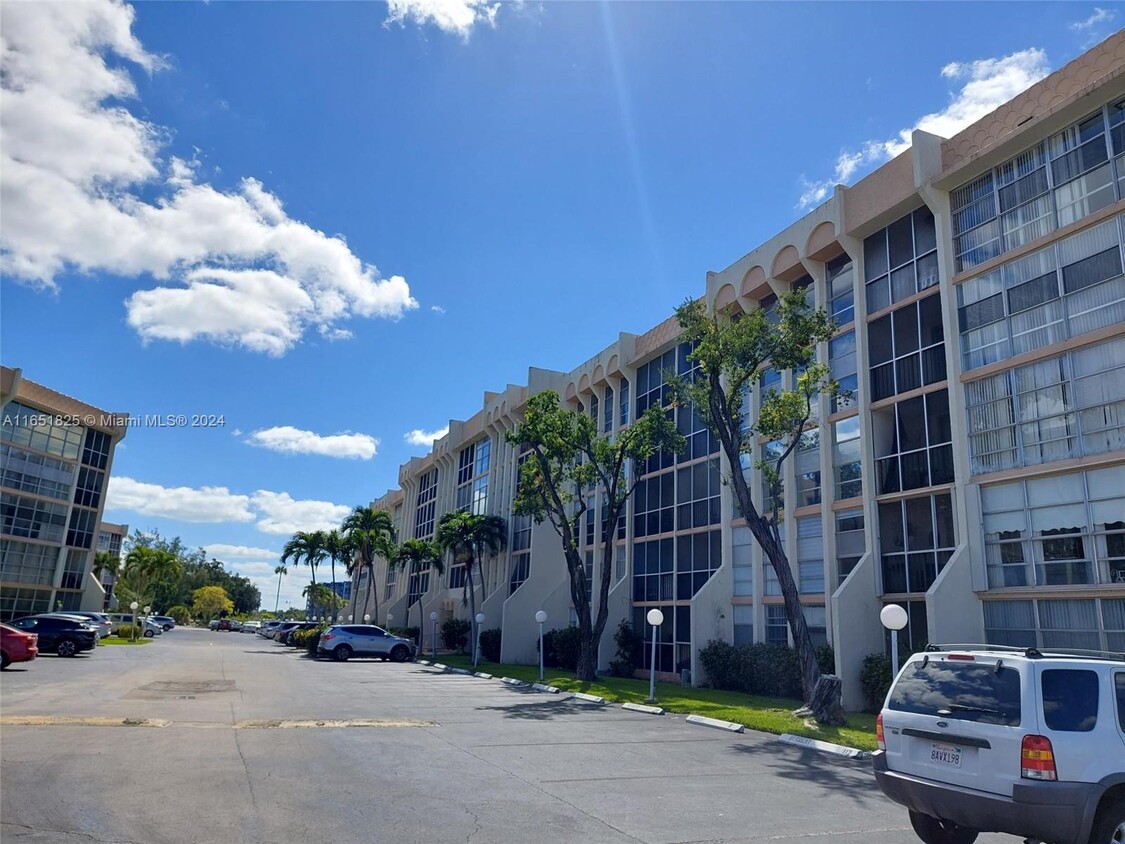 Foto principal - 601 Three Islands Boulevard