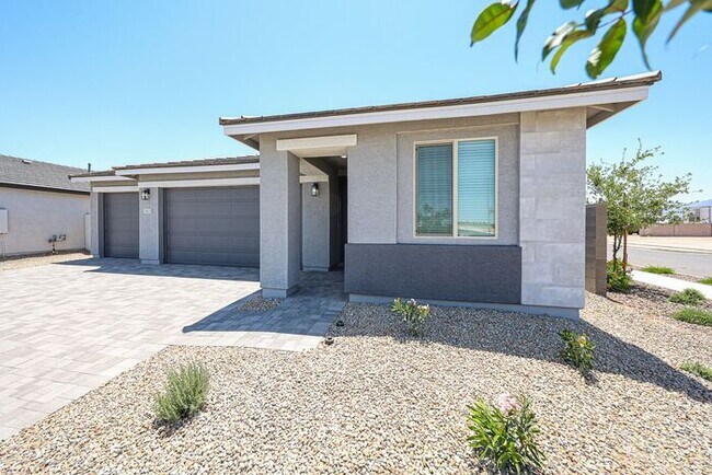 Foto del edificio - Modern Mountainside Living: Stunning 4-Bedroom Home in Estrella Crossing! 3 CAR GARAGE!