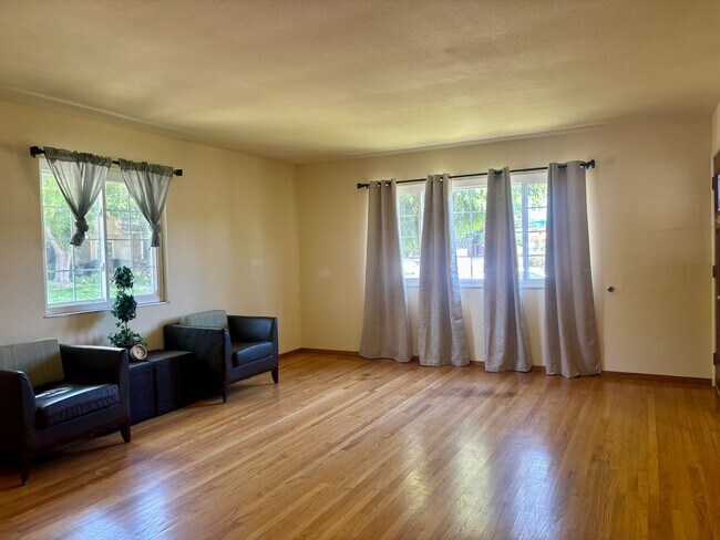 Foto del edificio - 297 Juniper St