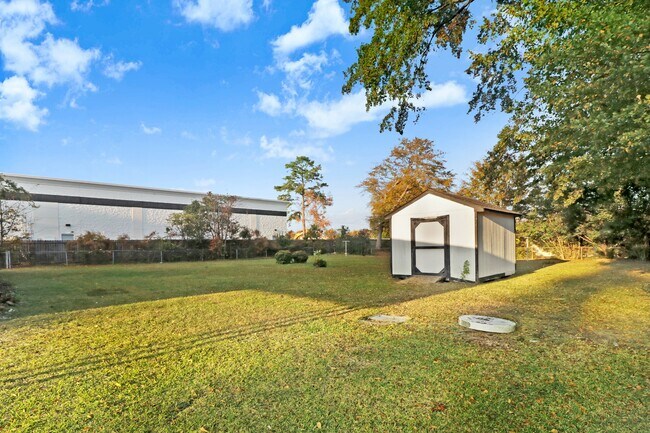 Foto del edificio - 2703 Langston Dr