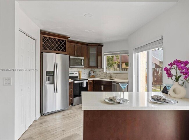 Foto del edificio - 11041 SW 11th Ct