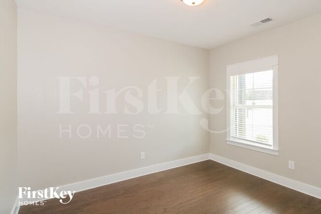 Building Photo - 1433 Woodridge Pl