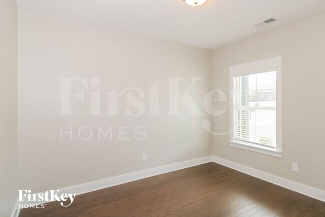 Foto del edificio - 1433 Woodridge Pl