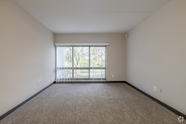 2BR, 1BA - 1,050SF - Living Room - The Highlands Apartments