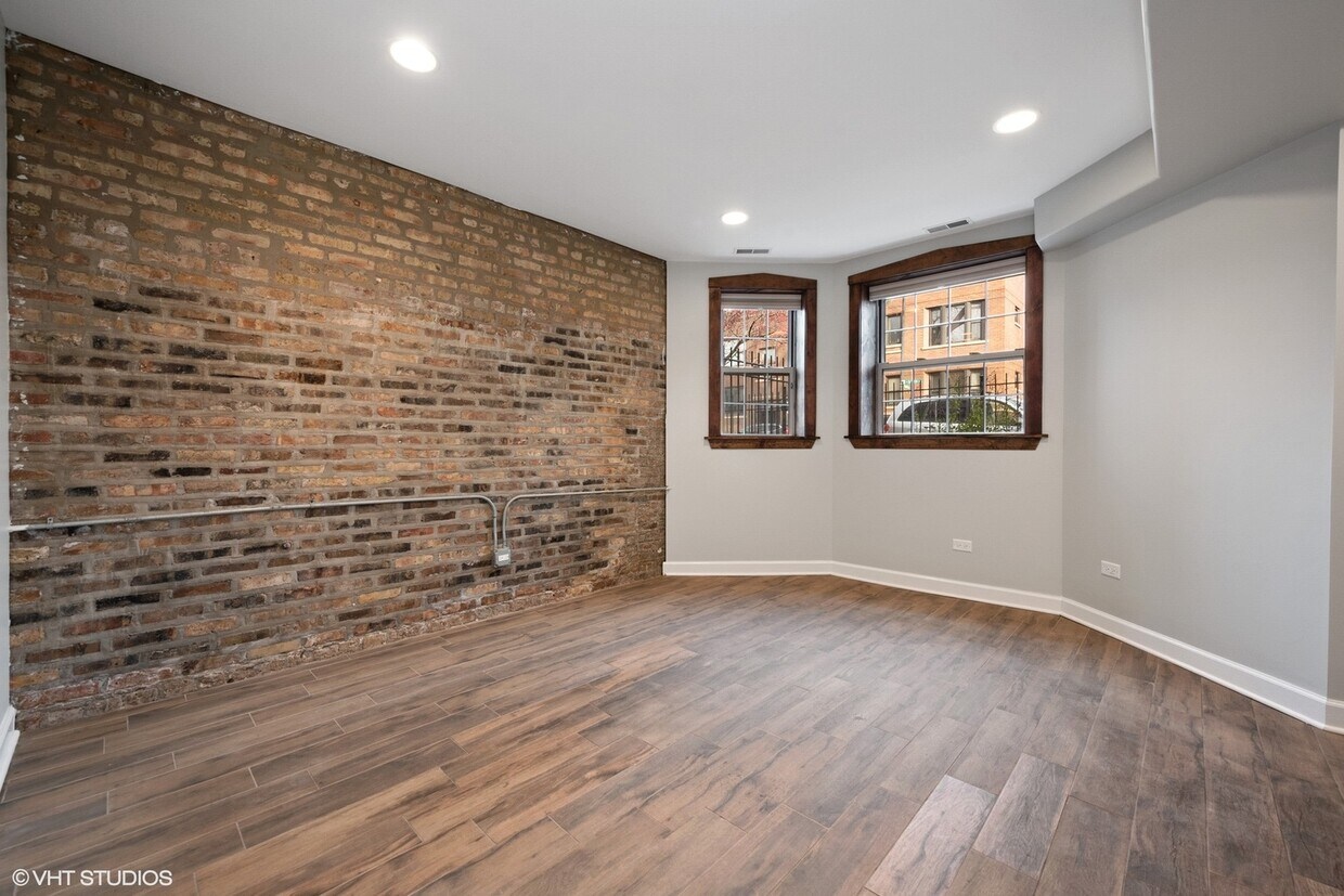 Primary Photo - 3428 N Damen Ave.