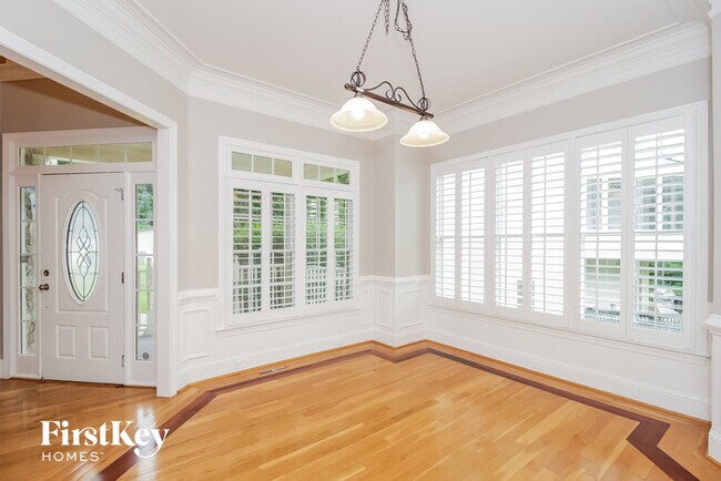 Foto del edificio - 5027 Cambridge Ln