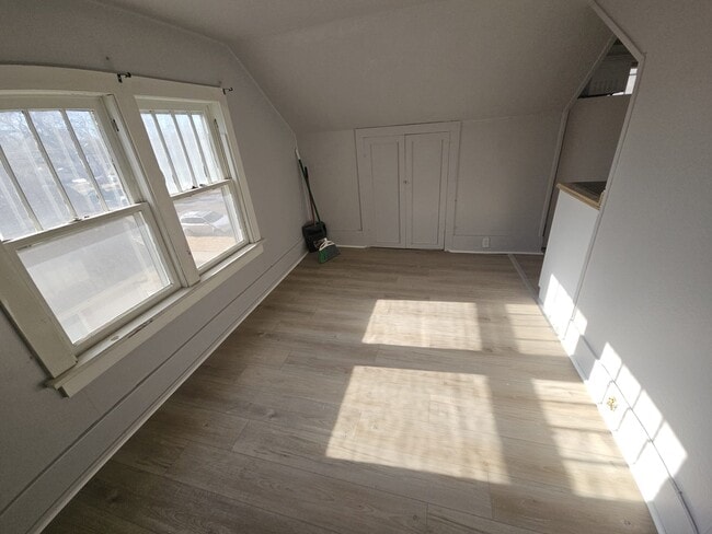 Building Photo - 1915 Seymour Ave