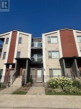 Building Photo - 60-60 Orchid Pl Dr