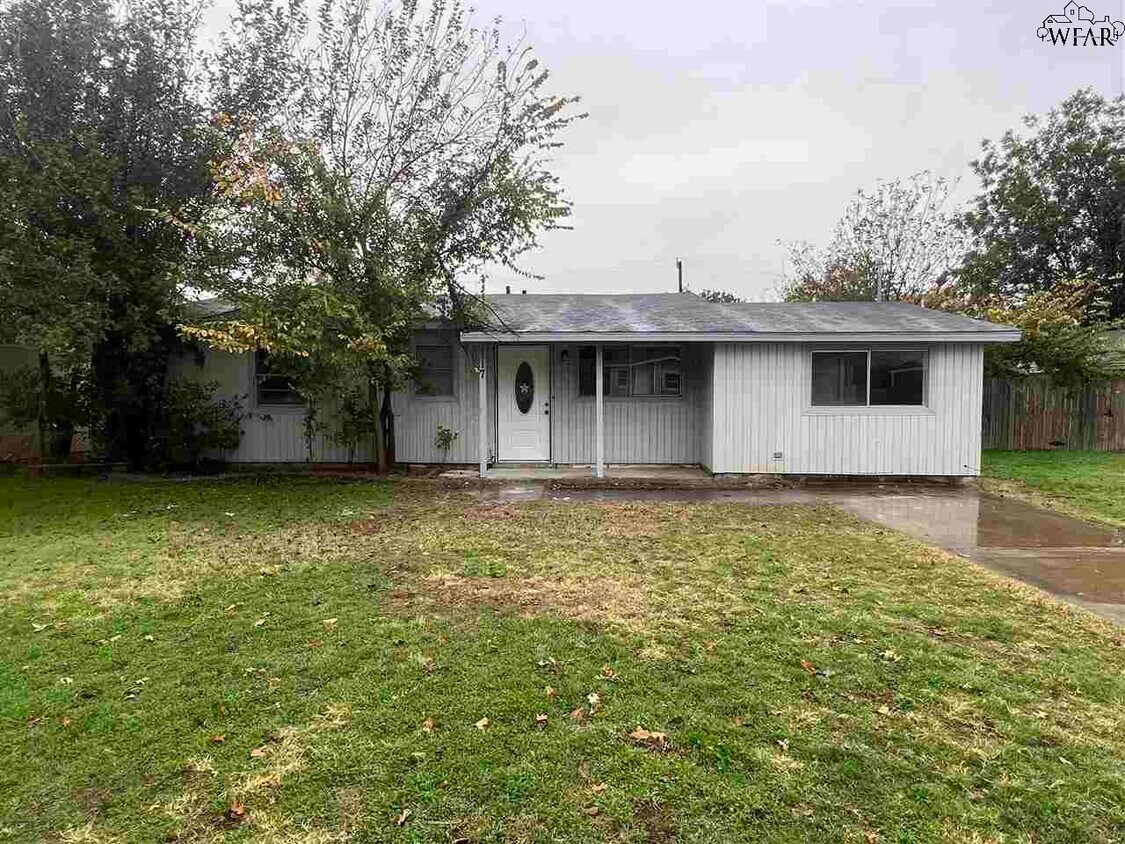 117 W Garden Dr, Iowa Park, TX 76367 House Rental in Iowa Park, TX