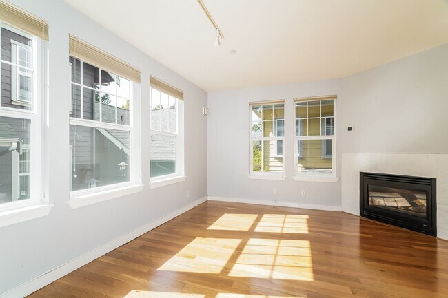 Building Photo - Modern Living in the Heart of West Seattle