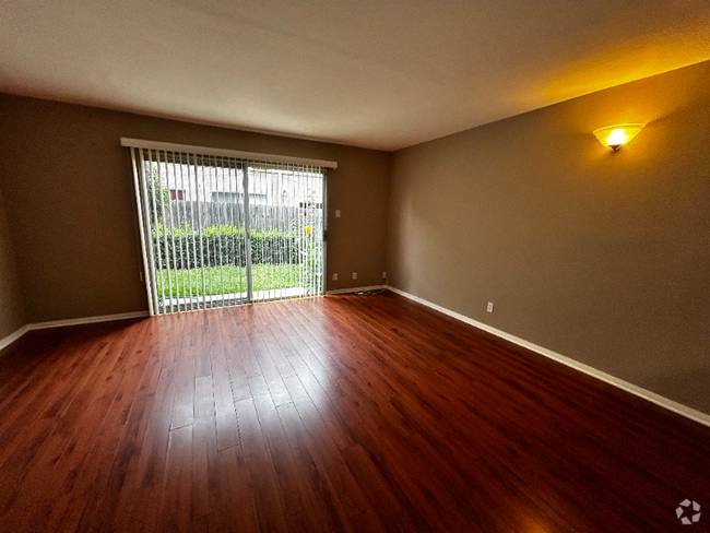 Building Photo - 344 S Arroyo Dr