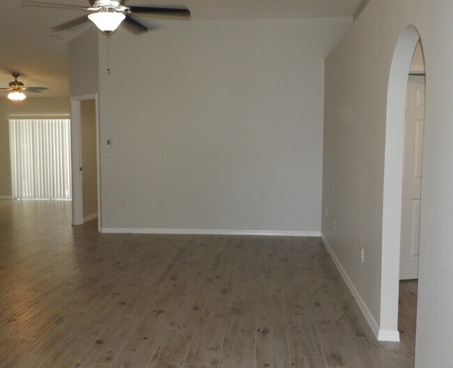 Foto del edificio - 1520 Vista Lake Cir