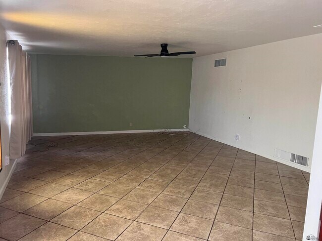 Foto del edificio - 1294 W 19th St