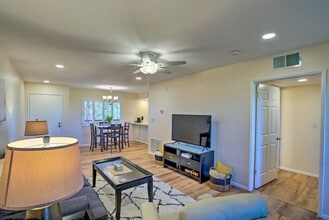 Building Photo - 4303 E Cactus Rd