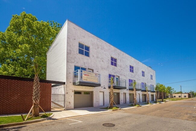 Building Photo - 55 N Warren St